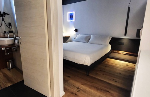 Orzinuovi House | AdisArtur Elegant Rooms