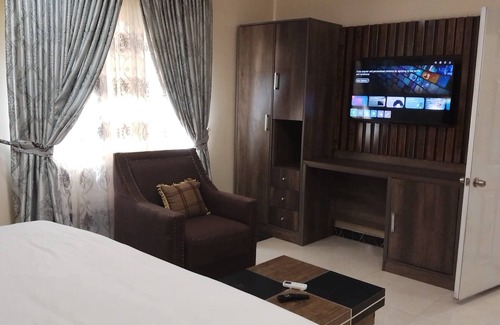 Benin City Hotel | ADJ ROYALTY HOTELS & SUITES LTD