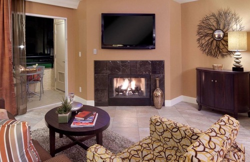 Las Vegas Resort | Adjacent to the Sphere- Just Off the Las Vegas Strip-Desert Club Resort- 2 Bd.