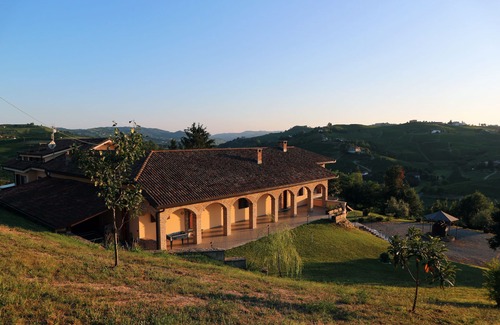 Canelli Apartment | Adjoining communicating apartments in late 19th century farmhouse