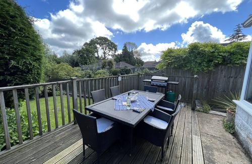 Ryde Apartment | Adjoining stone dog-friendly cottages with garden, parking and games rooms