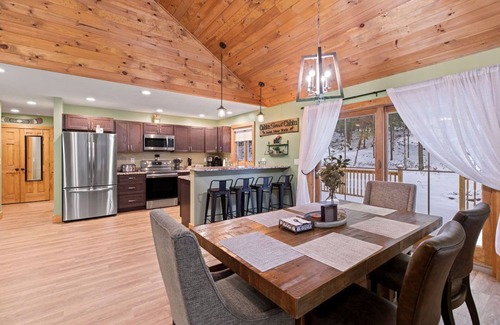 Inlet House | ADK/Camp Teaggie/Lake & Trail Access/Walk to Inlet/Near Old Forge/Water Safari