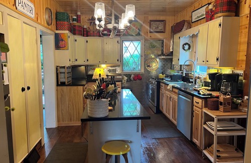 Star Lake House | ADK Lakefront Lodge, free motorized raft in Aug/Sep! Weekly discounts & dogs ok.