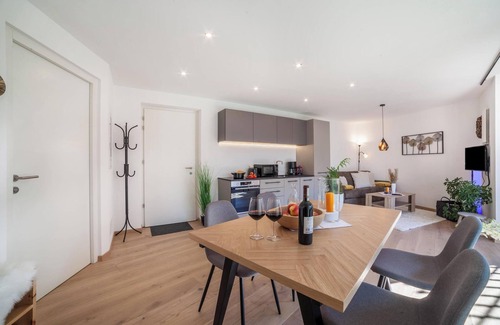 Naturno Apartment | 'Adler Living Gartenwohnung' with Mountain View, Private Garden & Wi-Fi