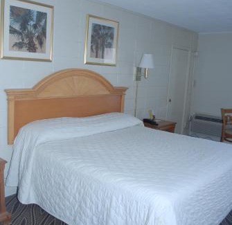 Downtown Myrtle Beach Hotel | Admiral Motor Inn