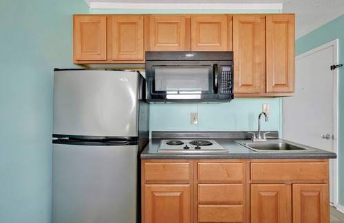 Kure Beach Hotel | Admiral's Quarter