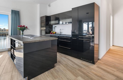 Olpenitz Apartment | Admiralsdeck Panoramablick, Finnische Sauna, 3 Baeder, Fahrstuhl, 2 Terrassen