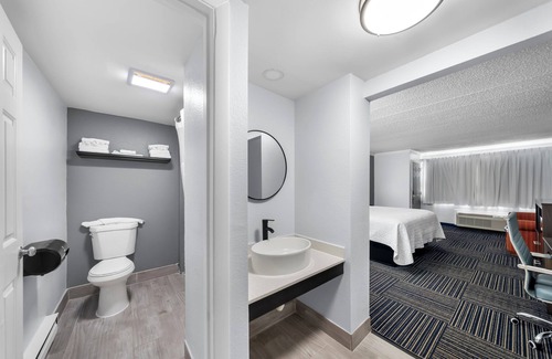Teaticket Hotel | Admiralty Inn & Suites - a Red Collection Hotel
