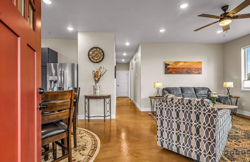 Fruita Cottage | Adobe Creek Cottage - Serene Setting Close to Golf, Mountain Biking & Hiking