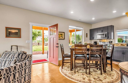 Fruita Cottage | Adobe Creek Cottage - Serene Setting Close to Golf, Mountain Biking & Hiking