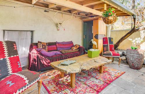 Northeast Santa Fe Apartment | Adobe Studio 2 Blocks to Dtwn Santa Fe Plaza!