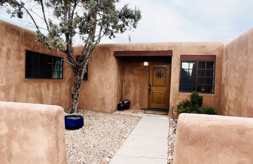 Santa Fe House | Adobe-Style Charming Home