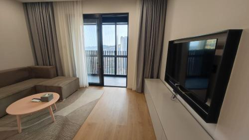 Longhua District Hotel | Adoor Suites Shenzhen