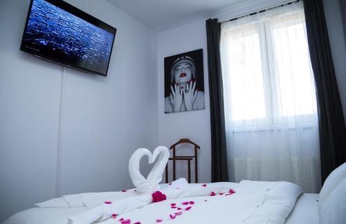 Calea Sever Bocu Apartment | Adora Glamour Forest View