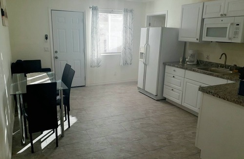 Paradise Apartment | Adorabile and cozy one bedroom place!