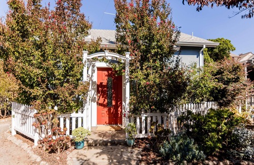 Junior College Neighborhood Association Cottage | Adorable 1 BD 1 BA in one of SR's best neighborhoods!