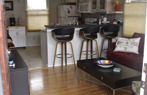 Mission Hills Cottage | Adorable 1 bd cottage, heart of Old Town- WE LOVE PETS! Insta @oldtownvacay