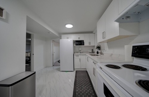 Delta House | Adorable 1 bdrm + pull out sofa suite in Delta