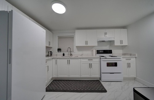 Delta House | Adorable 1 bdrm + pull out sofa suite in Delta