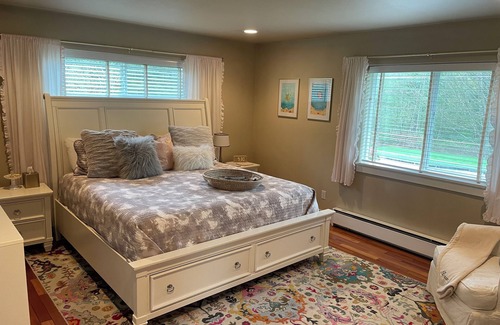 Anacortes House | Adorable 1 bed Guest House w/cozy elec. fireplace