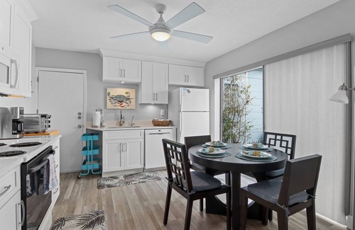 Sarasota House | Adorable 1 Bedroom, 1 Bath guesthouse < 1block to Lido Beach