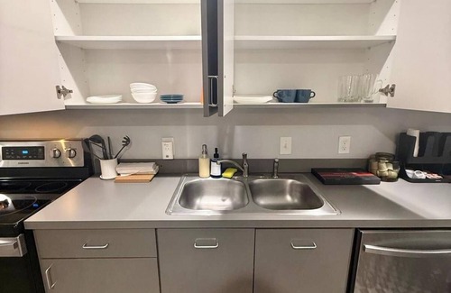 Cedars Bed & Breakfast | Adorable 1-bedroom bed & breakfast in Dallas