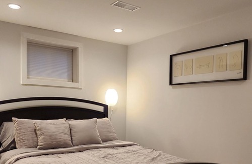 Clarkson-Lorne Park Apartment | Adorable 1-Bedroom