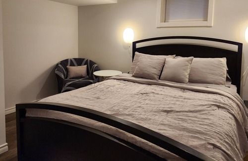 Clarkson-Lorne Park Apartment | Adorable 1-Bedroom