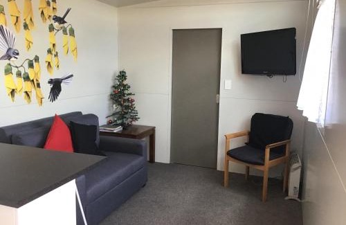 Lower Hutt Bed & Breakfast | Adorable 1-bedroom guesthouse with a deck