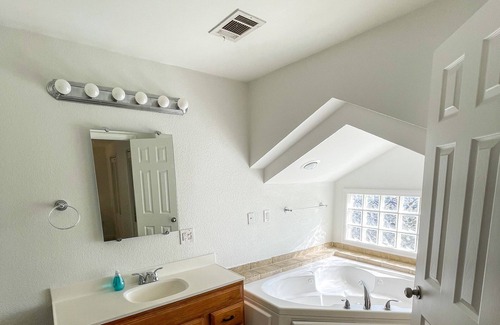Knox - Henderson House | Adorable 1 bedroom guest house with large deck - WALK TO LOWER GREENVILLE
