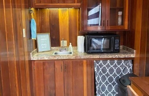 Ira Apartment | Adorable 1-bedroom guesthouse with kitchenette