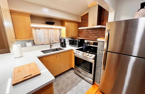 Bay Ho House | Adorable 1 bedroom house 8 min from La Jolla!