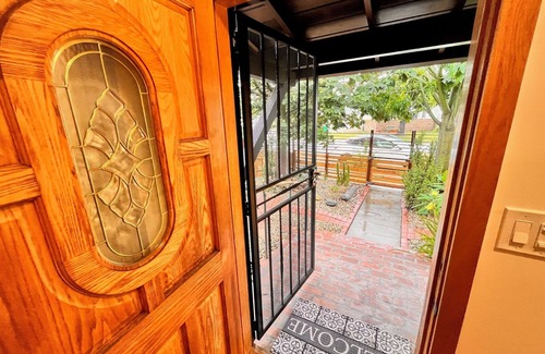 Bay Ho House | Adorable 1 bedroom house 8 min from La Jolla!