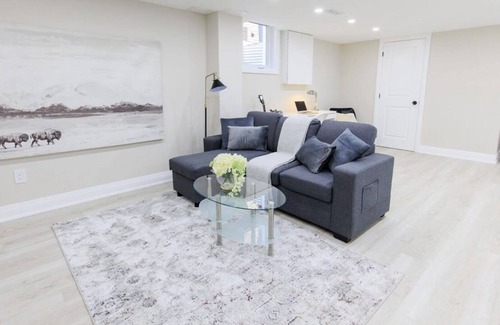 Hamilton Apartment | Adorable 1 bedroom suite in the beautiful Hamilton