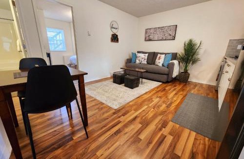 Langford Apartment | Adorable 1- Bedroom Suite in Langford