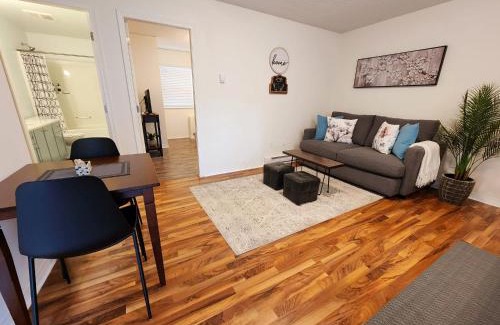 Langford Apartment | Adorable 1- Bedroom Suite in Langford