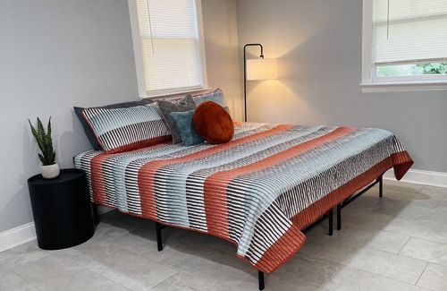Fairfax House | Adorable 1 Bedroom Guesthouse