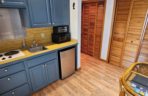 Oriental House | Adorable 1 Bedroom waterfront with kitchenette private dock pet friendly