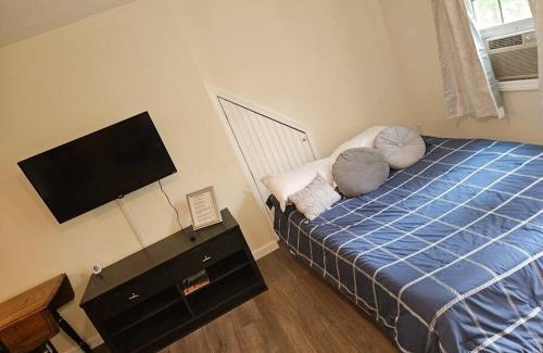 Northbridge Apartment | Adorable 1 bedroom with off-street parking