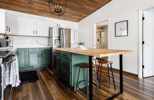 Munds Park Cabin | Adorable 1 BR Guest Suite w/Fireplace & Patio