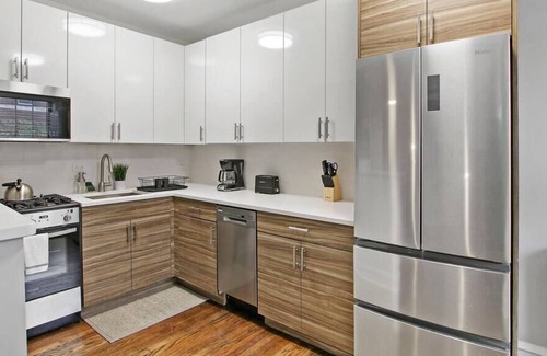Evanston Apartment | Adorable 1BR Apt in Evanston w/Onsite Laundry
