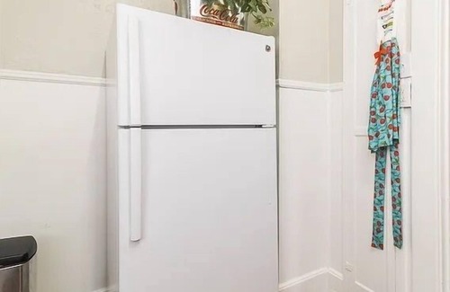 Old East Dallas Apartment | Adorable 2 Bed/1 Bath Retreat Near Baylor Hospital