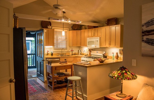 Pigeon Point House | Adorable 2 Bed, 2 Bath Cottage in Historic Beaufortn30 Day Minimum Stay