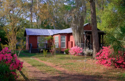 Pigeon Point House | Adorable 2 Bed, 2 Bath Cottage in Historic Beaufortn30 Day Minimum Stay