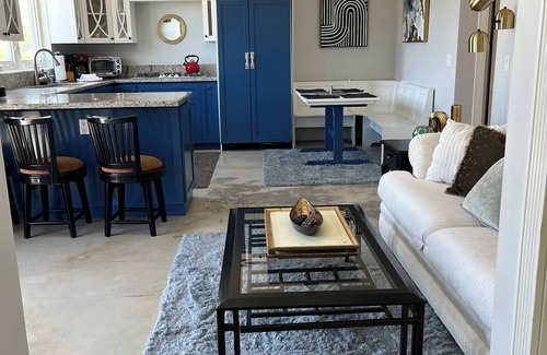 Rancho Santa Fe Cottage | Adorable 2 Bedroom Guest House, 12 minutes from beach, 7 minutes from shopping