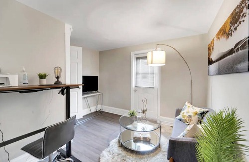 Windsor Apartment | Adorable 2 bedroom Apt in the heart of Windsor