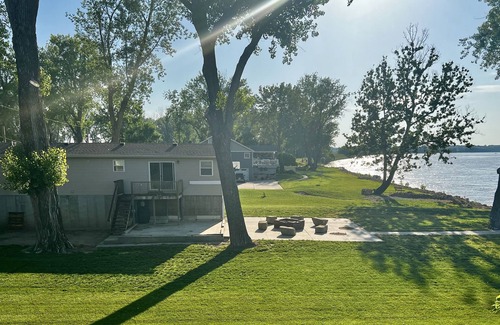 Bendena House | Adorable 2 bedroom cabin on the Missouri River