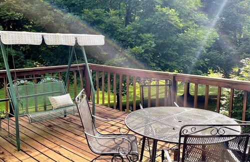Harrison House | Adorable 2 Bedroom Cottage 3 blocks from downtown square