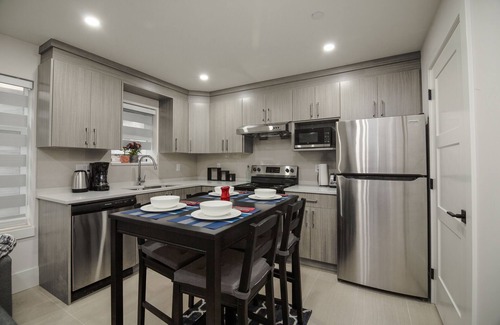 Vancouver South House | Adorable 2 Bedroom Guest Home