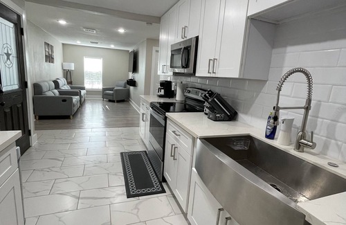 Northside Apartment | Adorable 2 bedroom guest house! Minutes from downtown